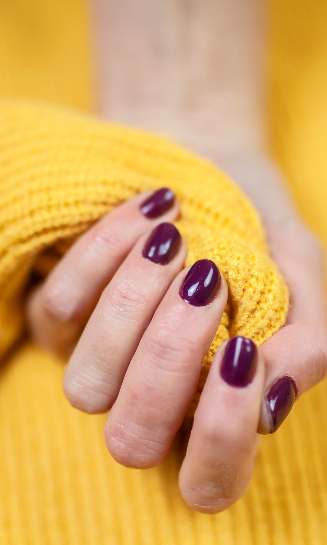 Cherry nails: 7 elegant manicure ideas perfect for fall and winter