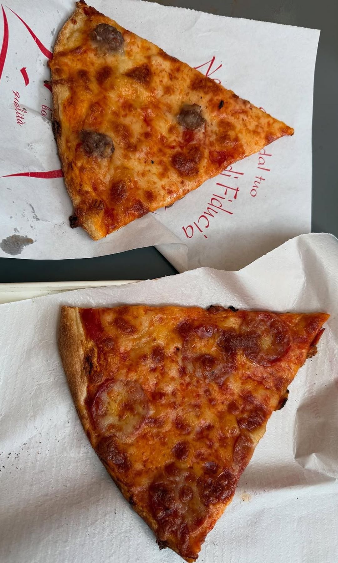 When in Rome eat pizza like Lindsay Lohan 