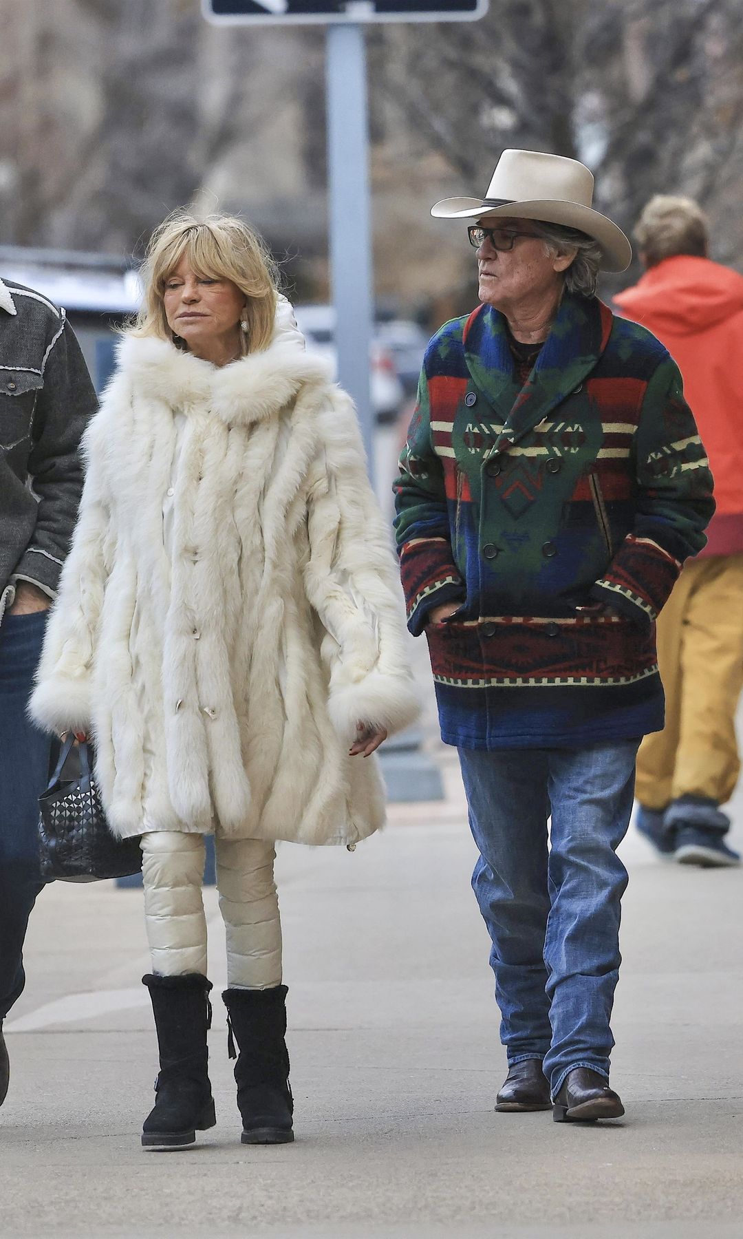 The pair looked stylish in Aspen