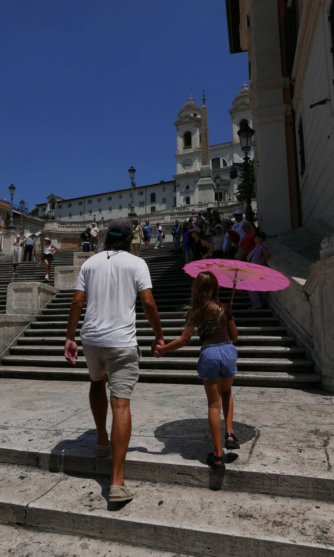 Danny Fujikawa and his daughter with Kate Hudson in Rome