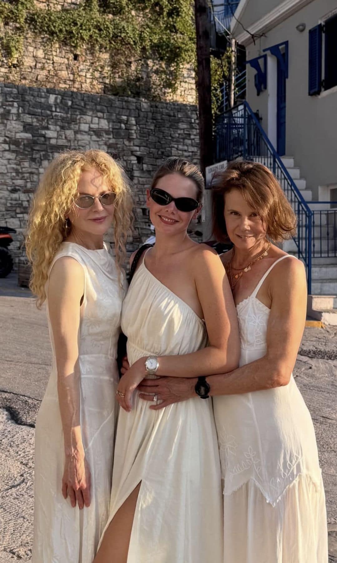 Kidman enjoyed her summer vacation with her daughters, nieces, sister, and family