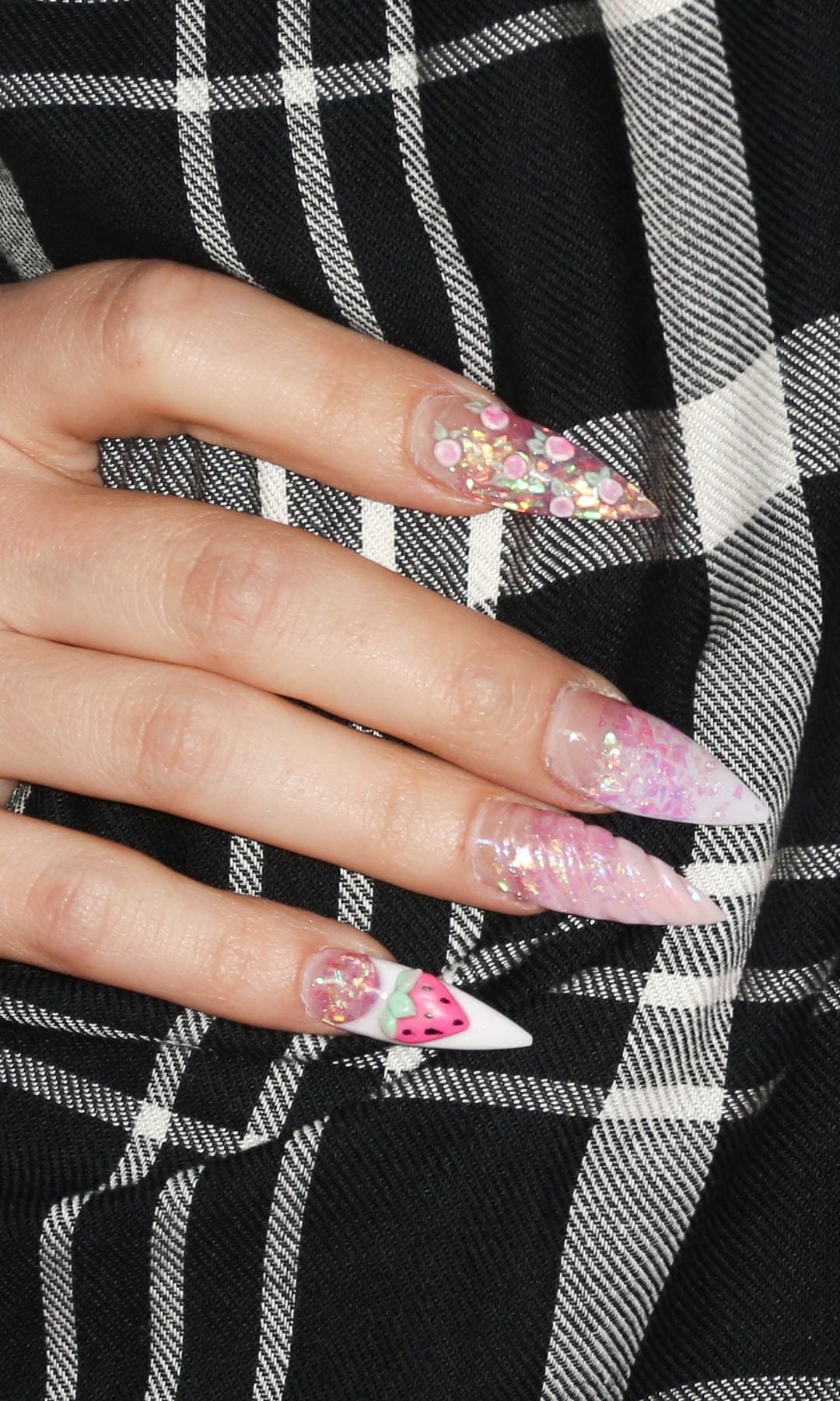 Lemon and strawberry nail designs that are taking over this summer