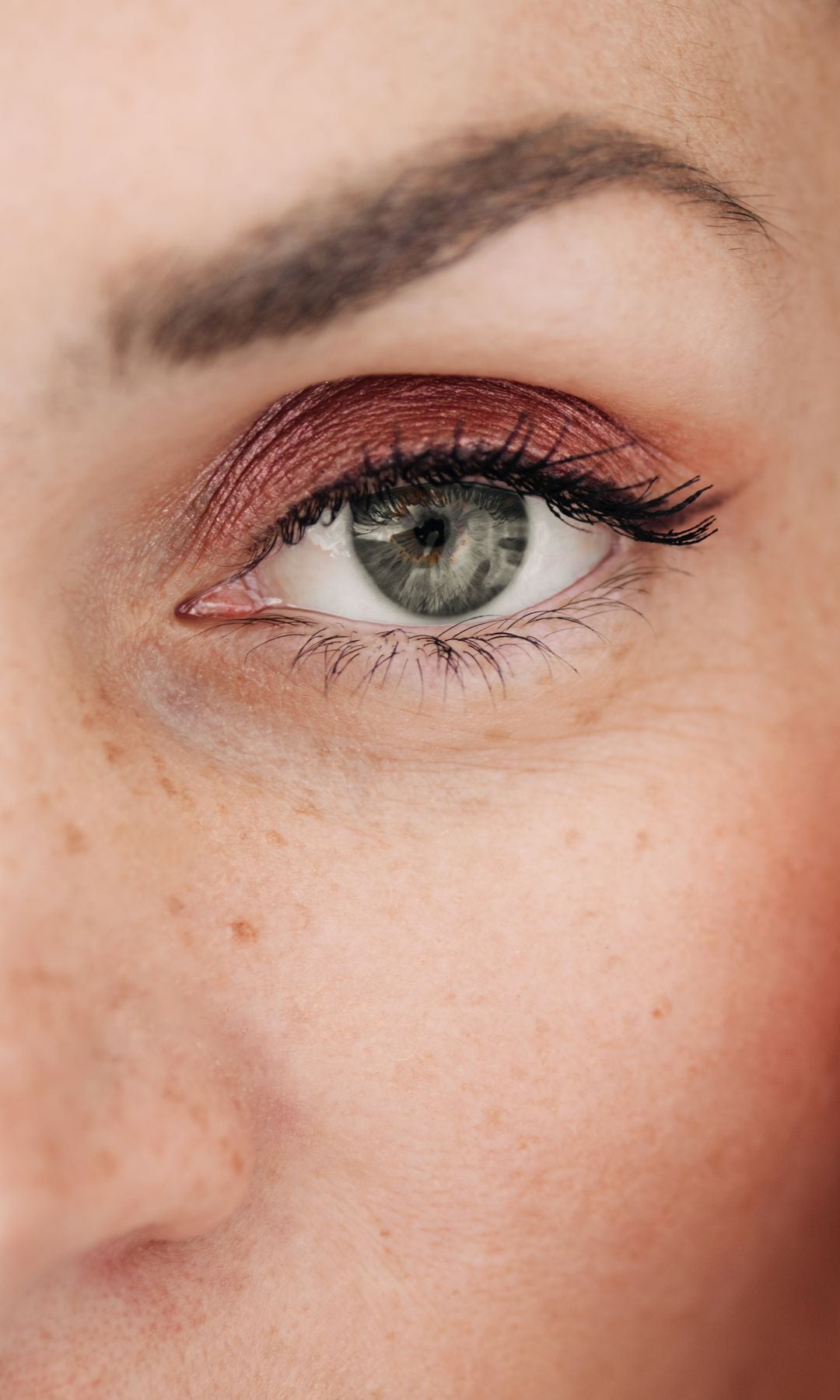 Under-eye makeup tricks that reduce bags and dark circles for a refreshed, 8-hour-sleep effect