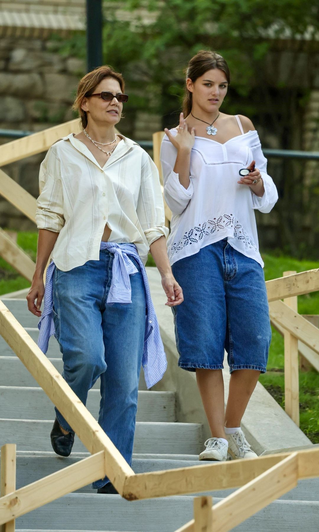 Suri Noelle moves into her dorm withe help of her mom