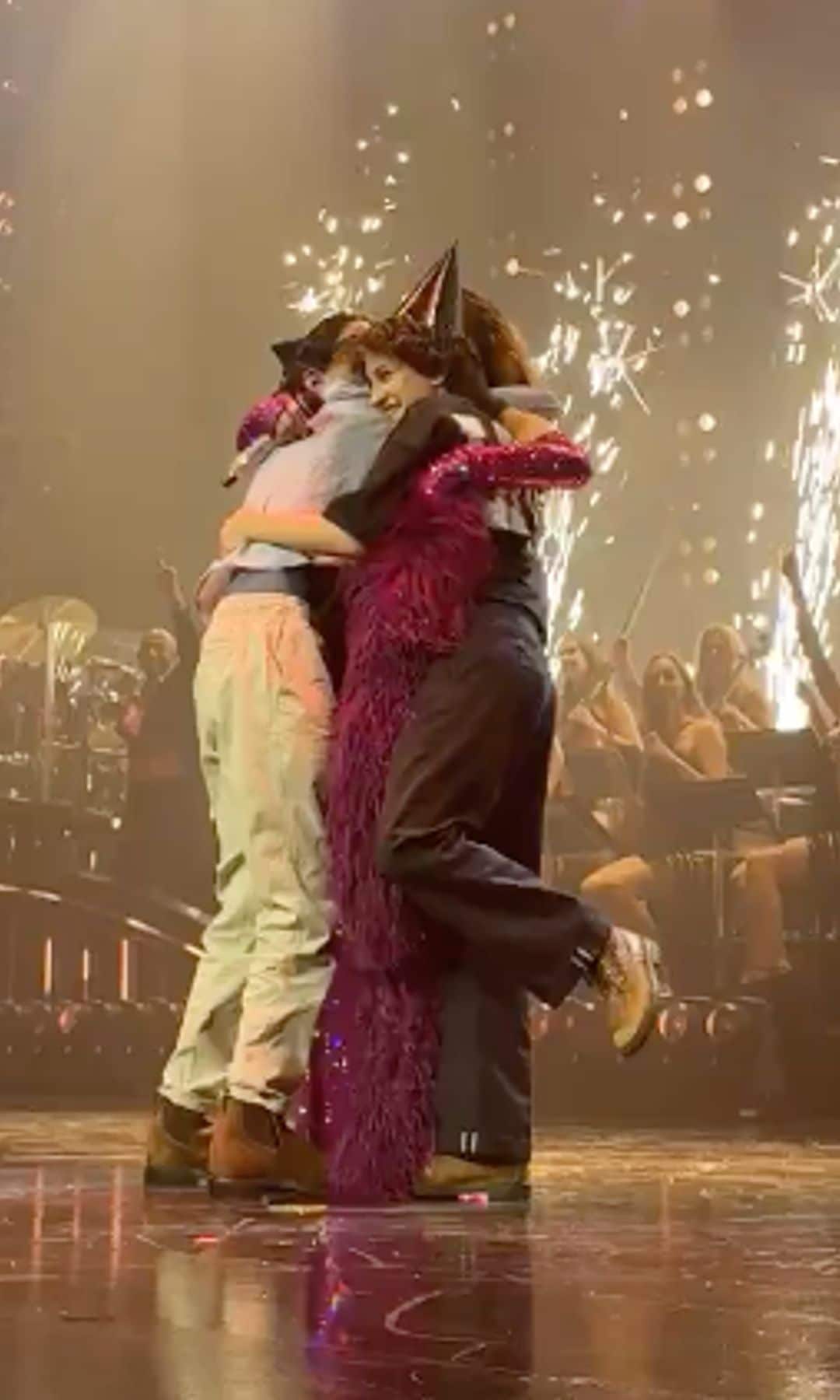 Jennifer Lopez’s Twins Emme and Max Share Heartfelt Onstage Moment in Las Vegas