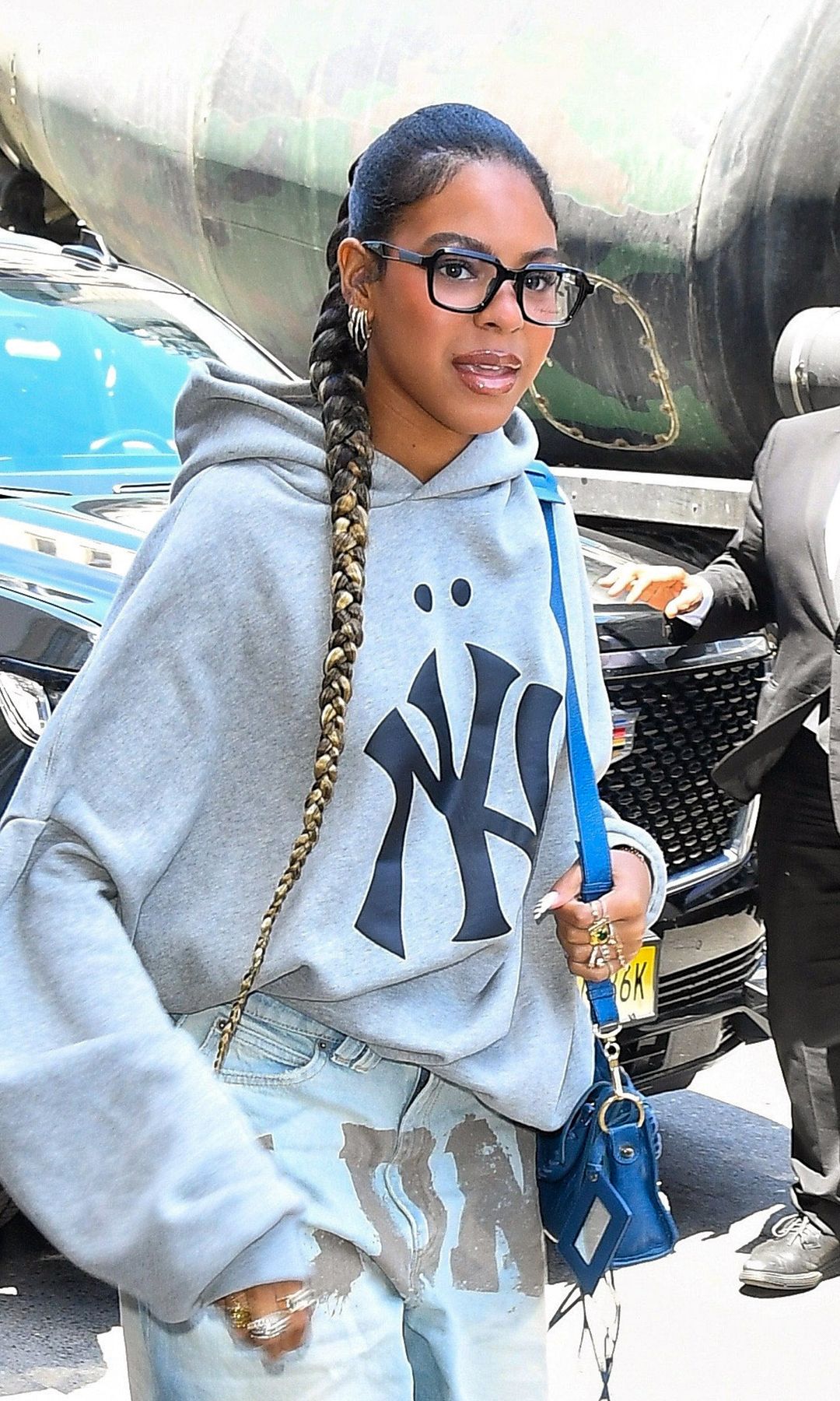 Photo © 2026 Backgrid/The Grosby Group 

New York, June 25, 2026. 
Jay Z and Blue Ivy visit the pop up store of JA-Z30 in New York, celebrating 30 years of Jay-Zs career. 
*** 
Jay Z y Blue Ivy visitan la tienda pop up de JA-Z30 en Nueva York, que celebra los 30 años de la carrera de Jay-Z.