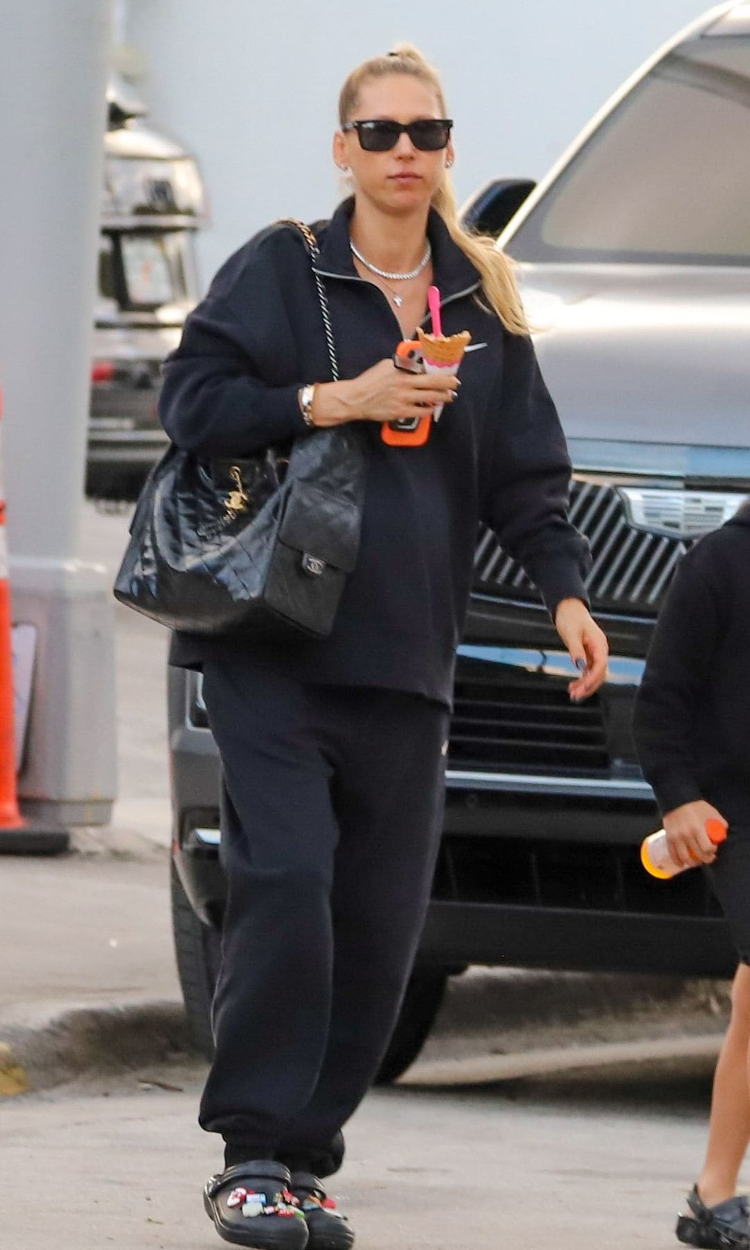 Kournikova and her son were wearing matching black clothes and Crocs
