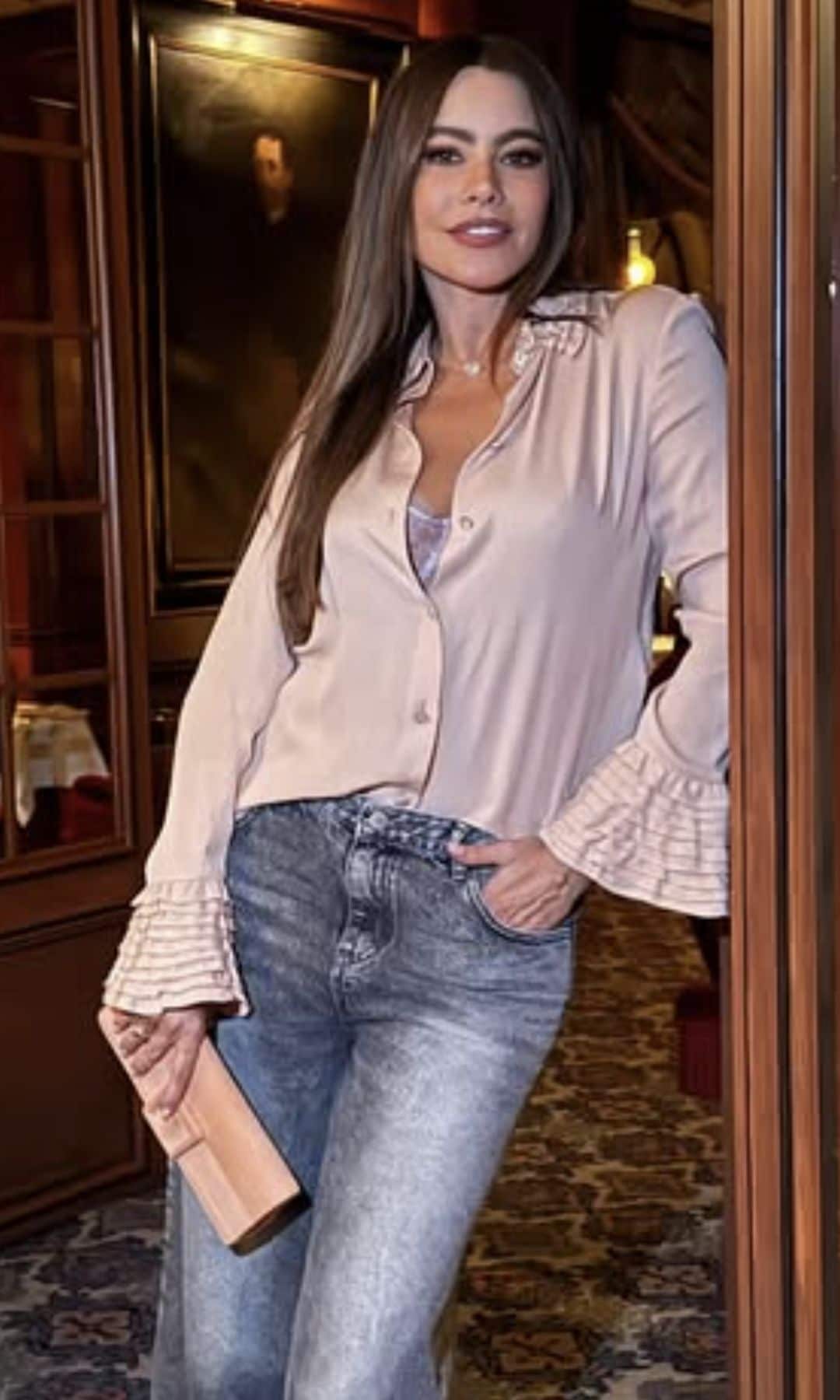 Vergara shared a closer look at her outfit on her Instagram