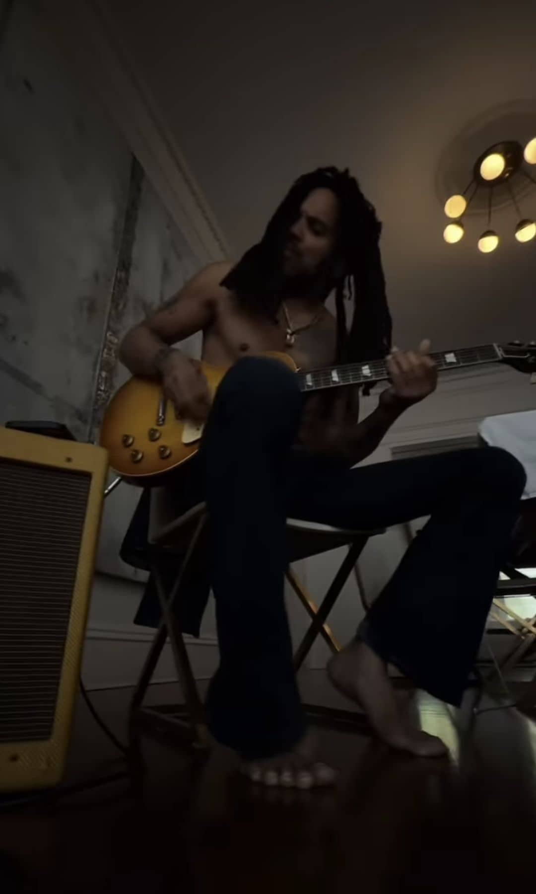 Lenny Kravitz tributes funk legend Sly Stone with a guitar solo