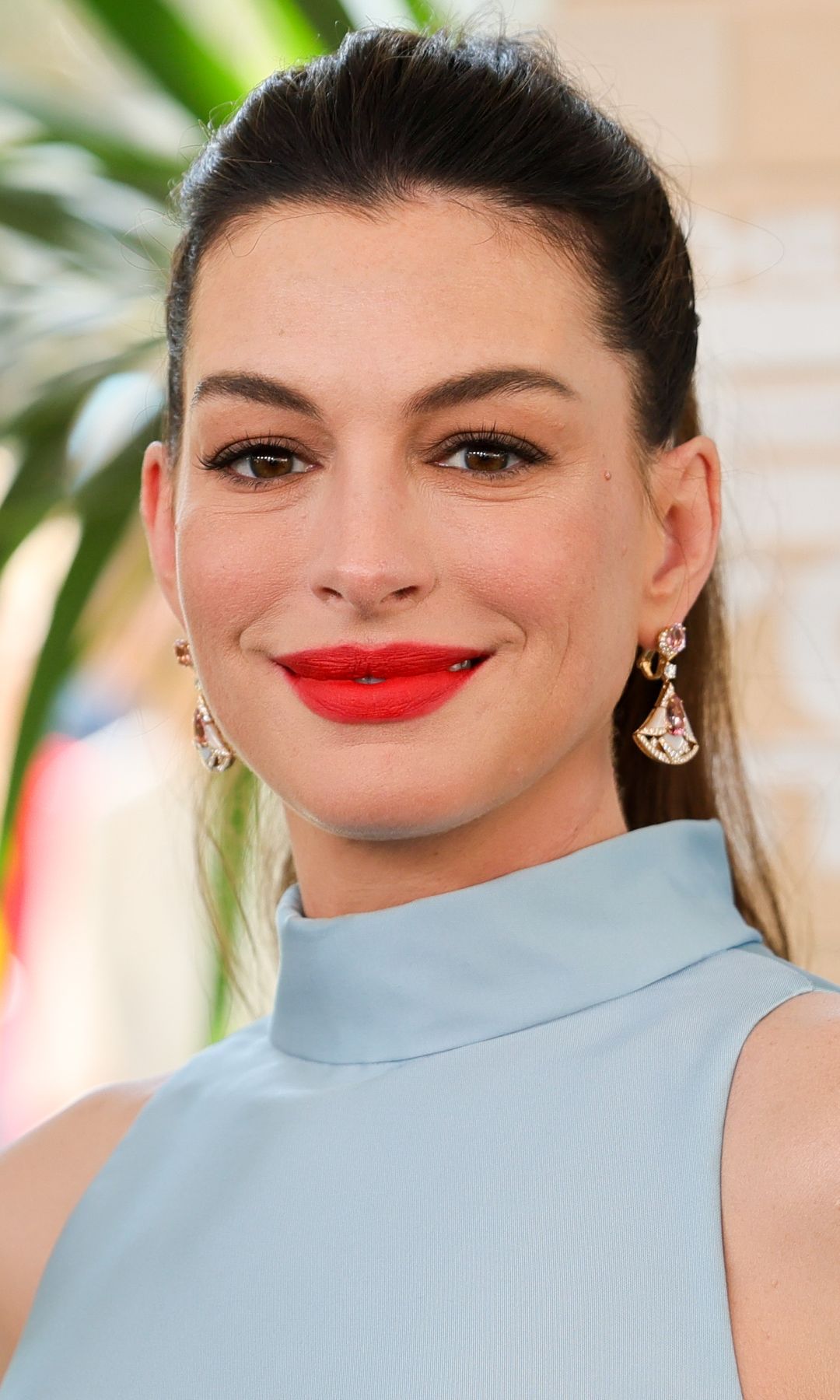 Anne Hathaway breaks every maternity fashion rule at The End of Oak Street world premiere