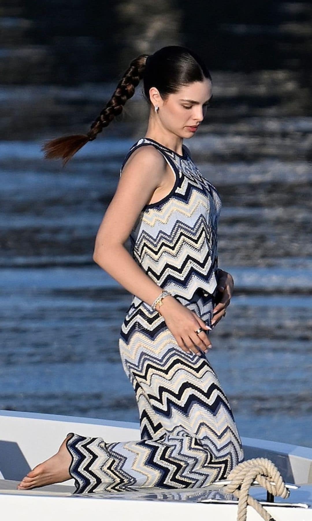 Nadia Ferreira nails nautical style in zigzag crochet