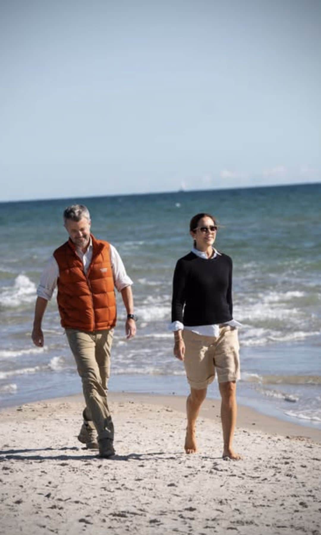 The pair also walked barefoot near the water