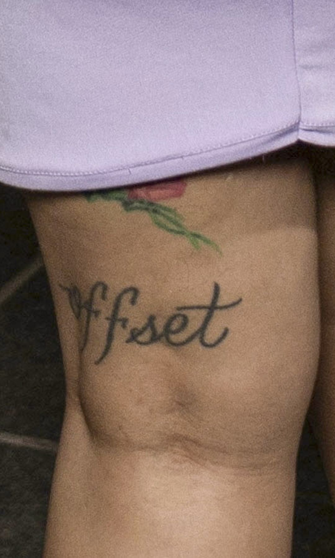 As she left the venue, a tattoo often linked to her former husband, Offset, was visible, drawing attention during her night out in the French capital.