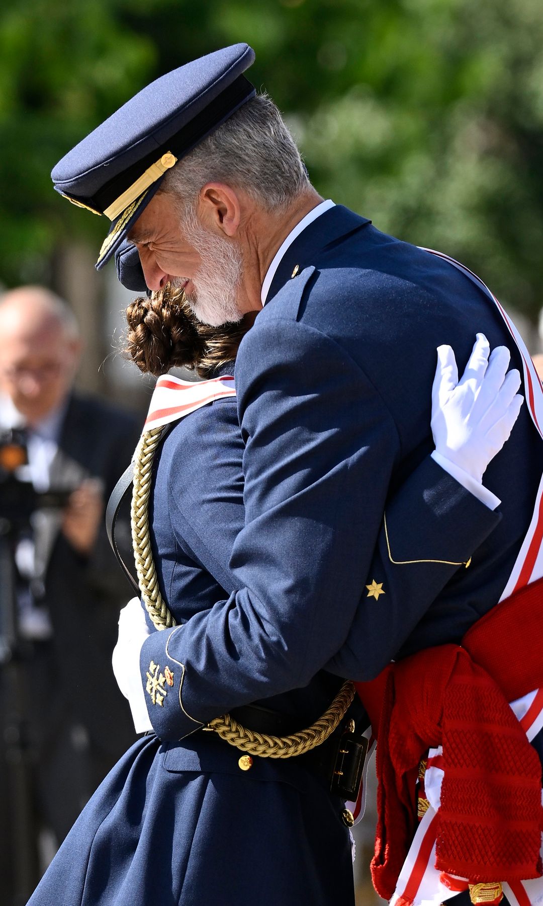 The King and his daughter embraced in celebration