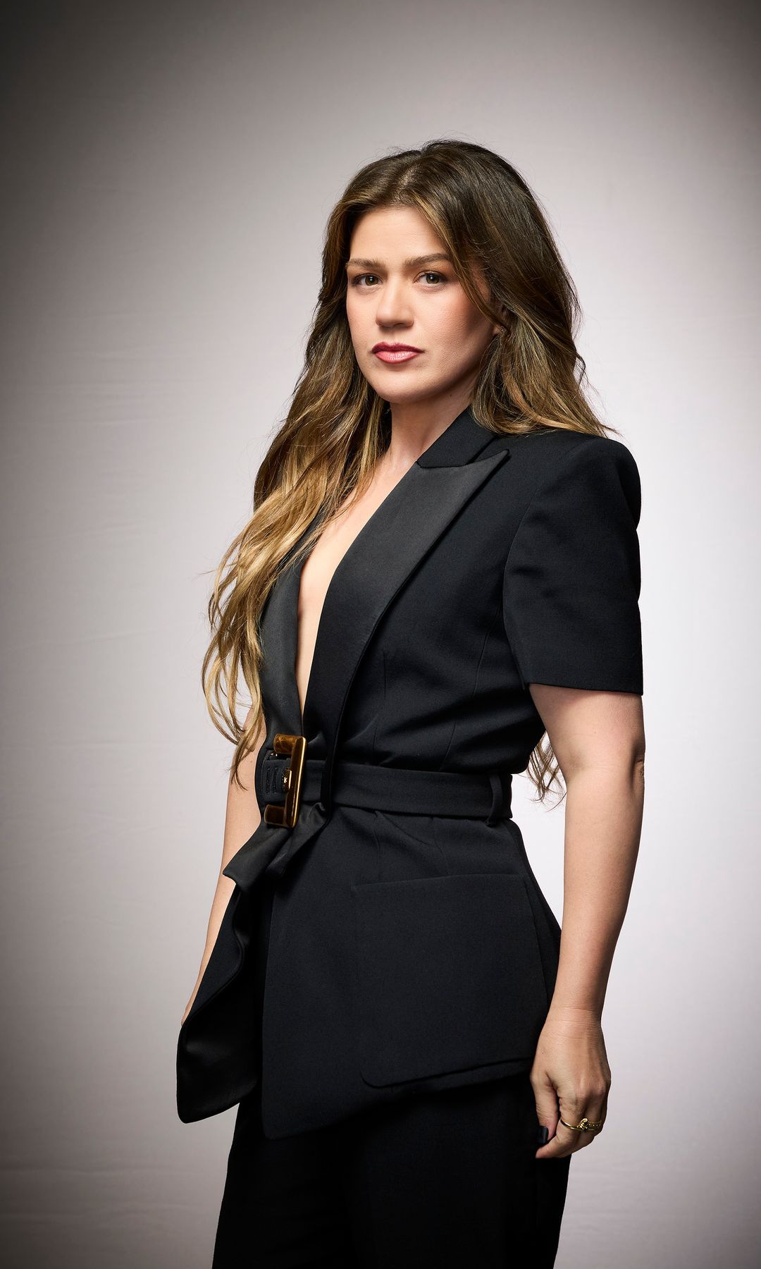 Kelly Clarkson debuts chic bob; her shortest haircut in years