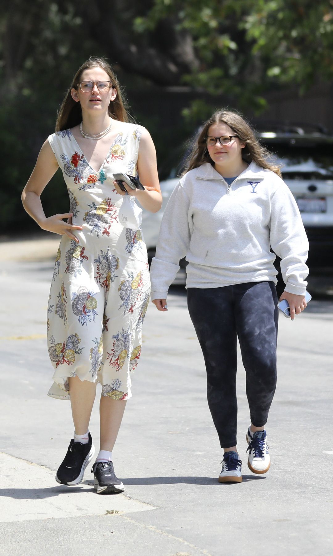 Violet Affleck was photographed over the weekend, spending time with a friend