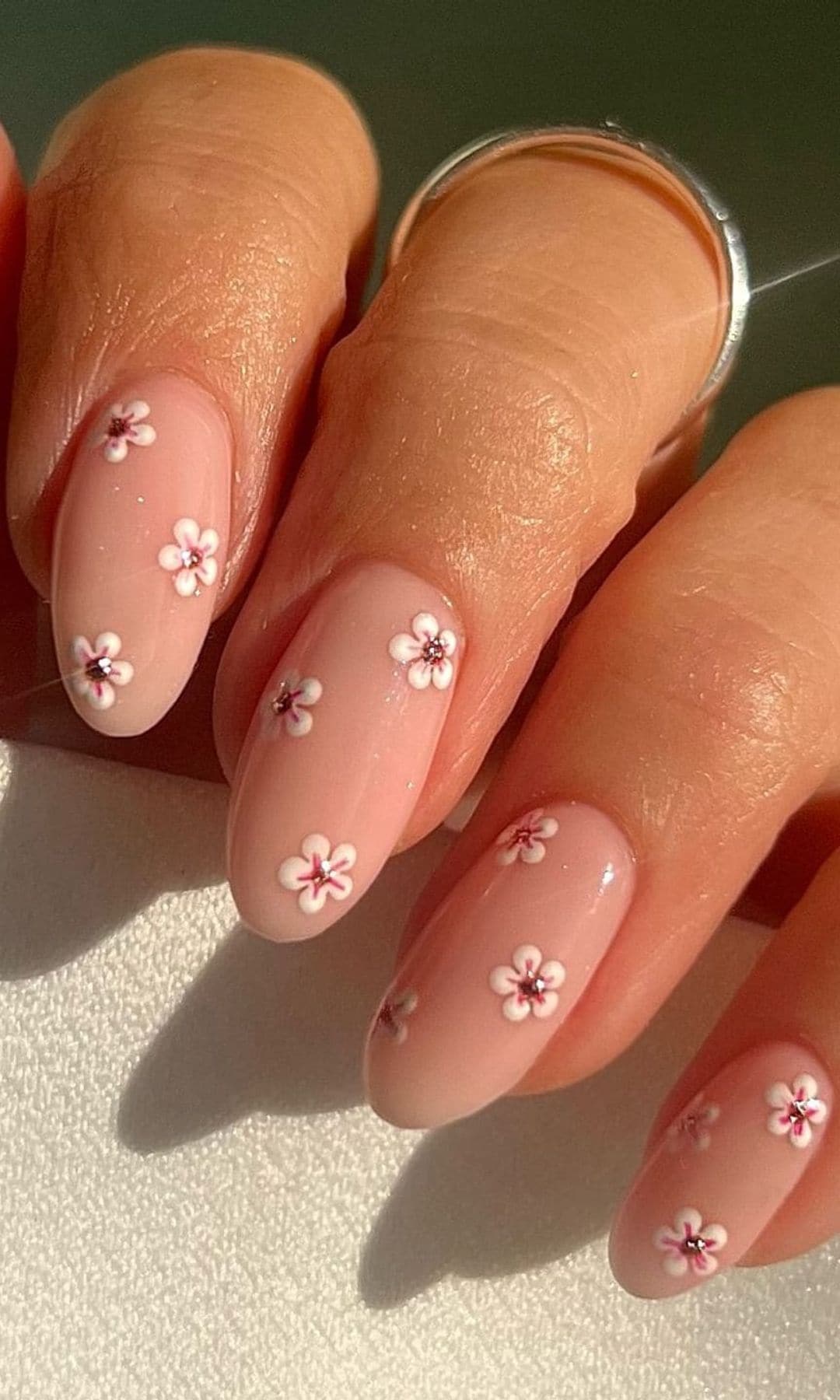 Daisy Nails: How to wear the most wanted floral manicure of the season