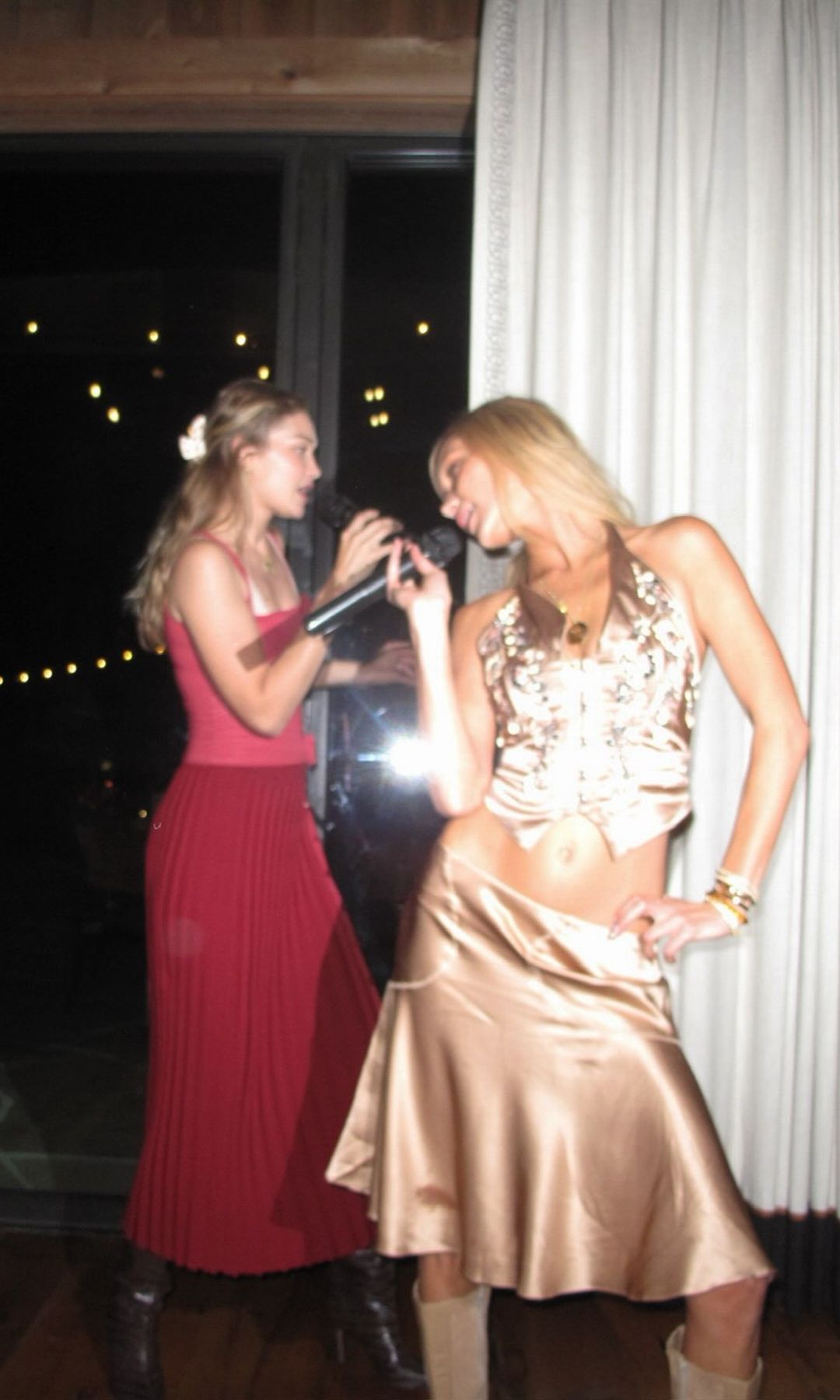 Gigi and Bella sang karaoke together