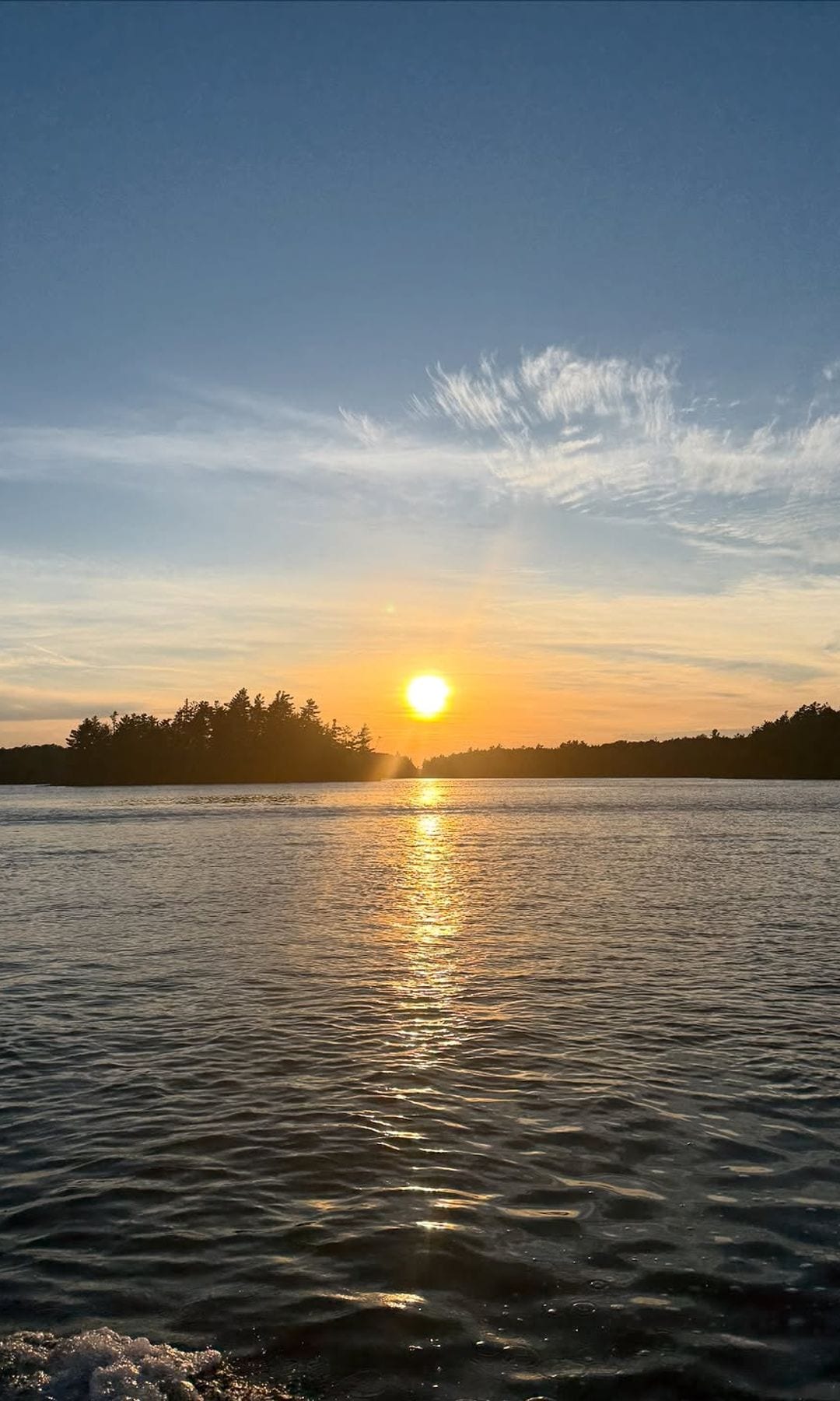Cindy Crawford living the lake life 