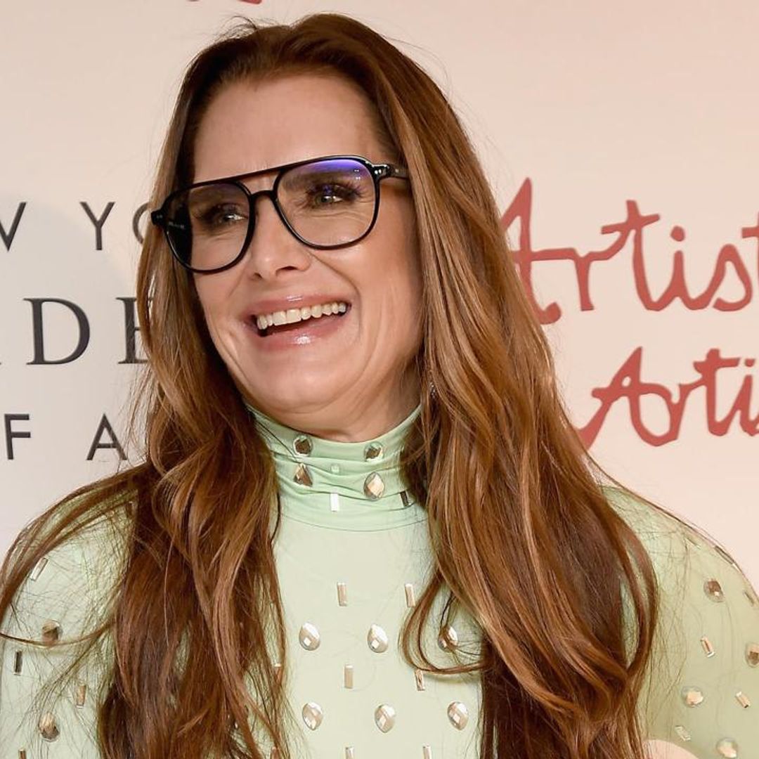 Brooke Shields surprises strangers with flowers in the streets of New York City