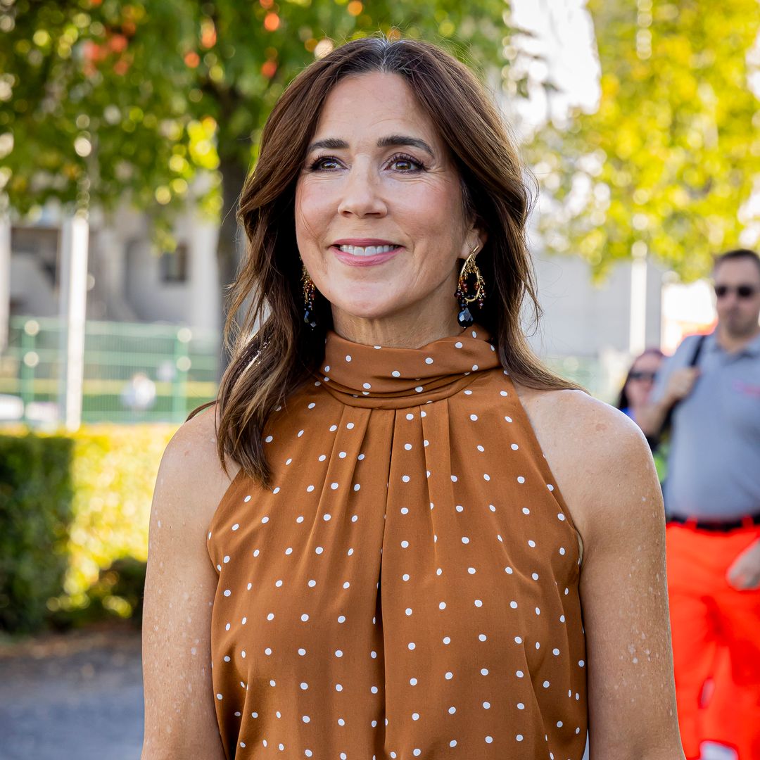 Queen Mary pairs wide-leg jeans with fall’s most unexpected shoe trend