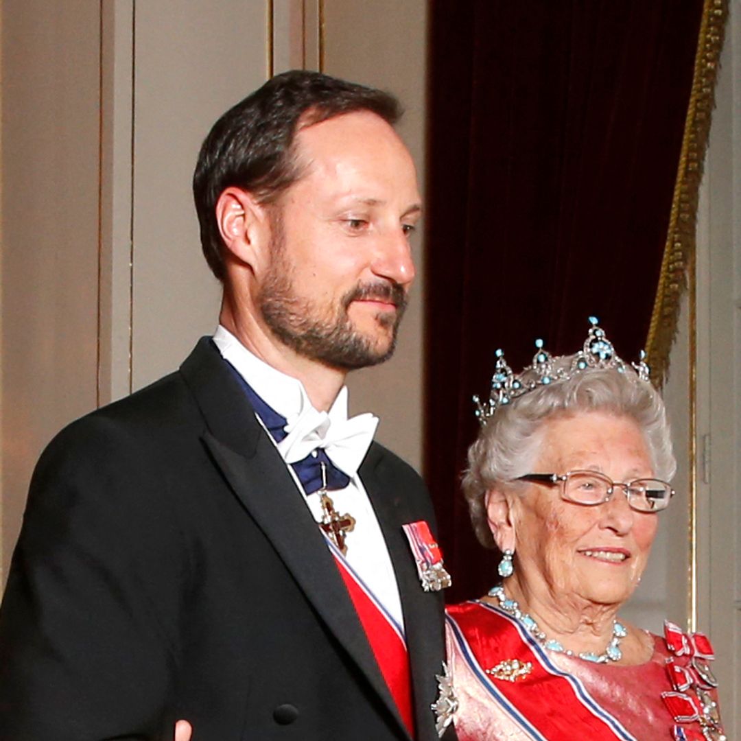 King Haakon takes on emotional role at Princess Astrid’s final farewell