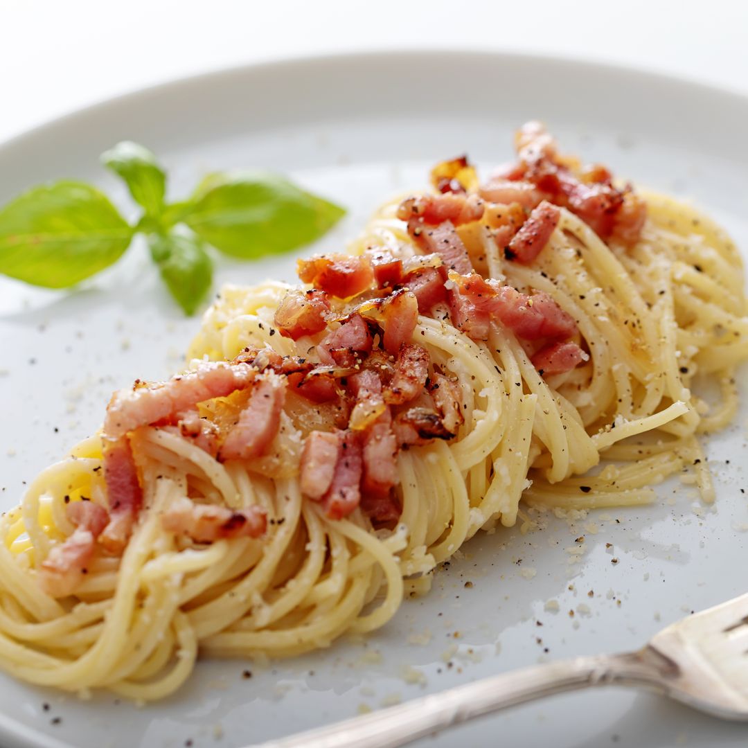How to cook authentic spaghetti carbonara: A traditional and simple ...