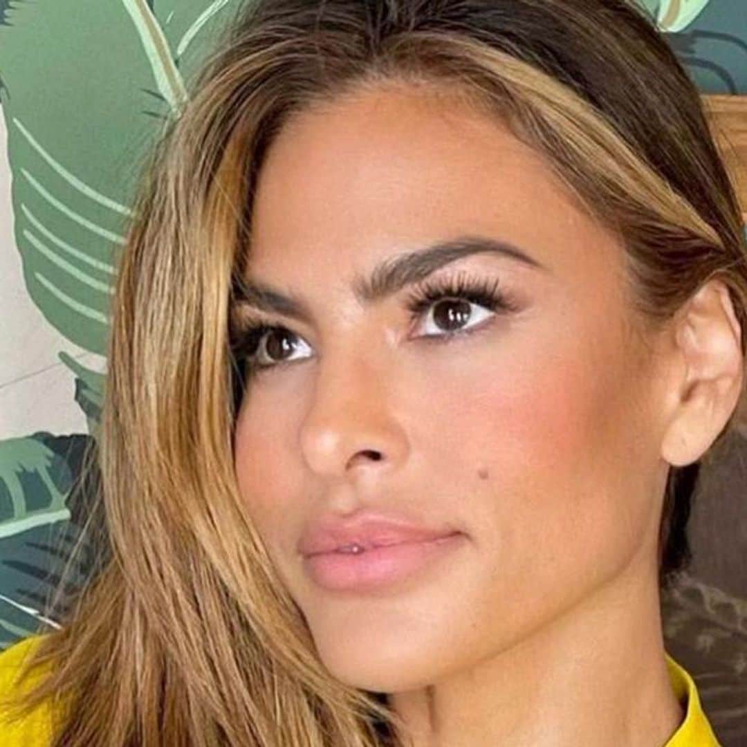 Eva Mendes has a photo of a very handsome man on her lock screen