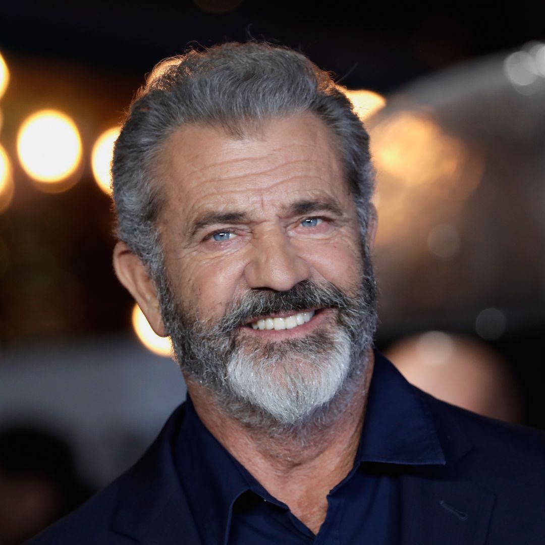 Mel Gibson apologizes after making fun of ASL translator at fan event