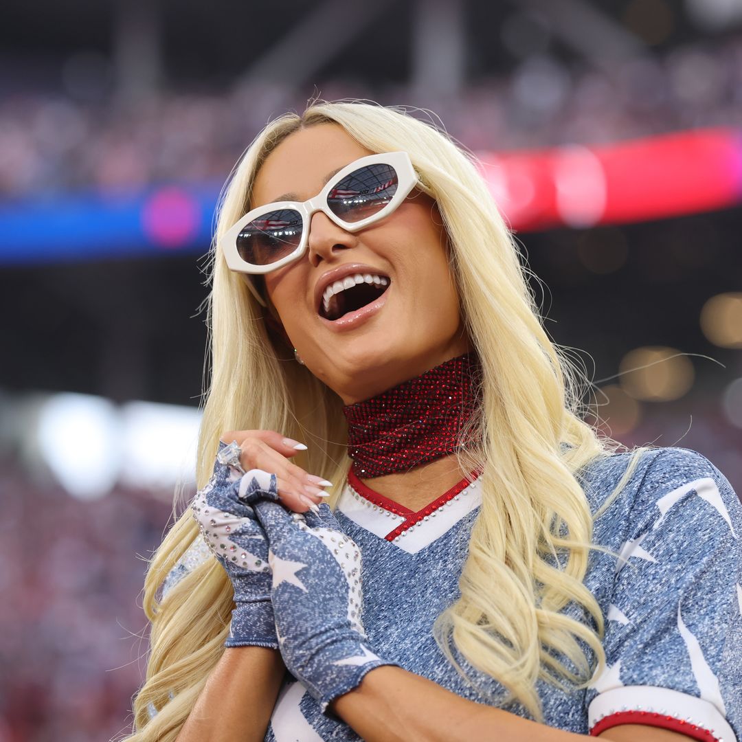 Paris Hilton poses with Venezuela flag: Pop culture icon could be visiting the nation soon