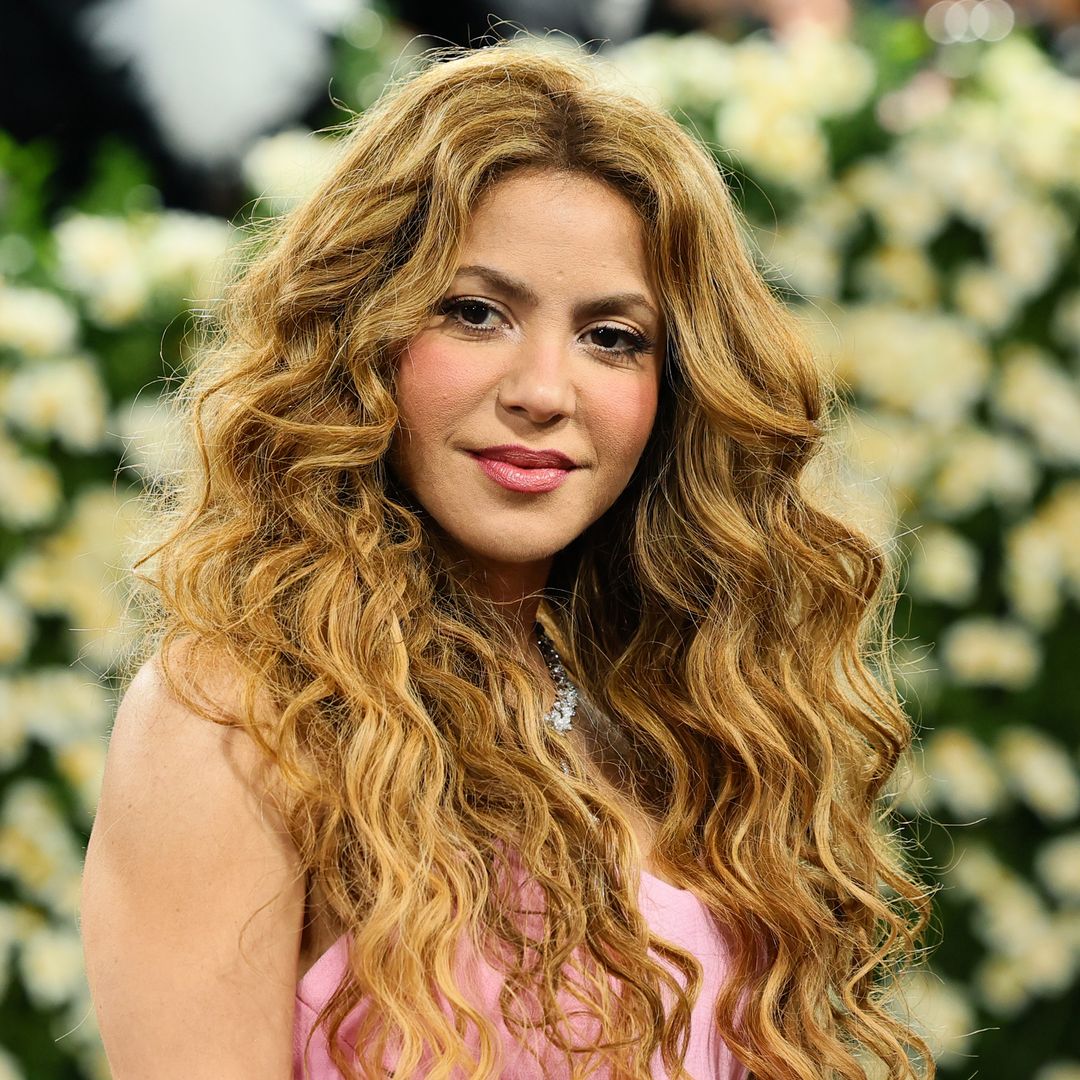 Shakira glows in metallic bikini, makeup-free, during beach meditation, shortly after ex’s reunion [See Photos]