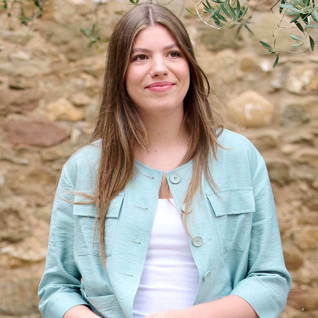 Infanta Sofía gets Paris prep tips from Forward College students: "Invest in a pair of flip-flops"