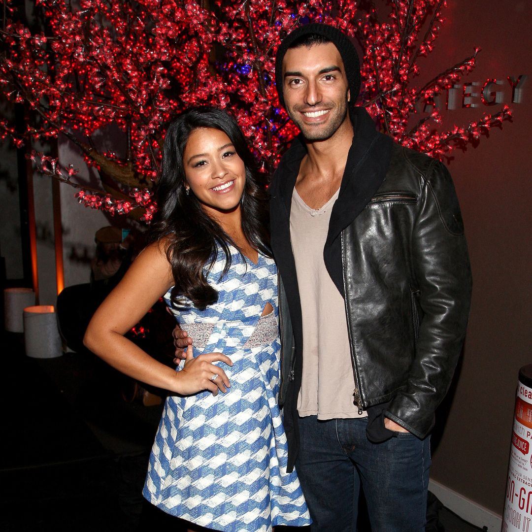 Justin Baldoni reunites with Gina Rodriguez and Jaime Camil on set