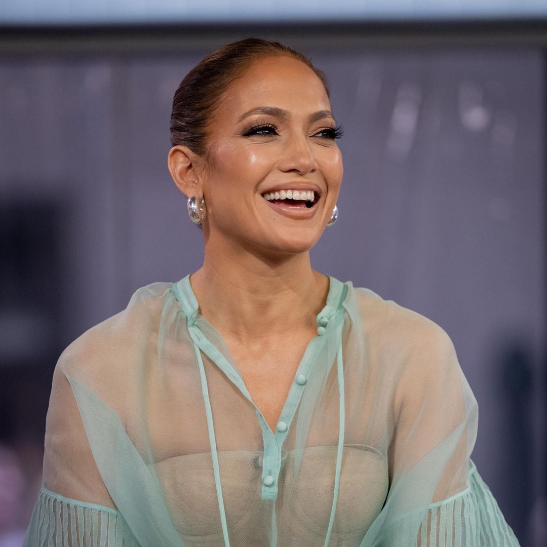 Jennifer Lopez's sexy 4th of July cupcake stunt has everyone laughing