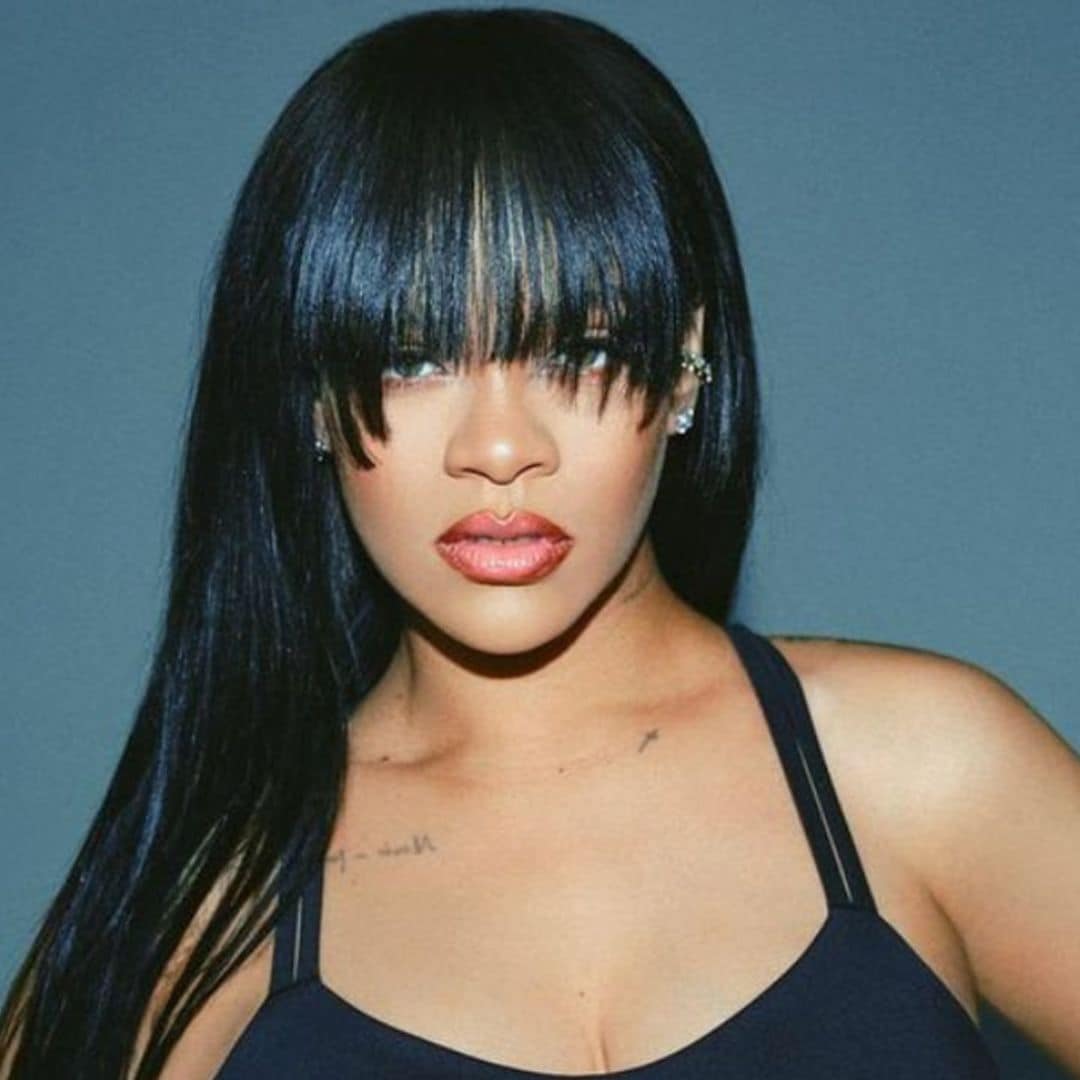 Rihanna’s new hairstyle: 90s bangs and jet black hair