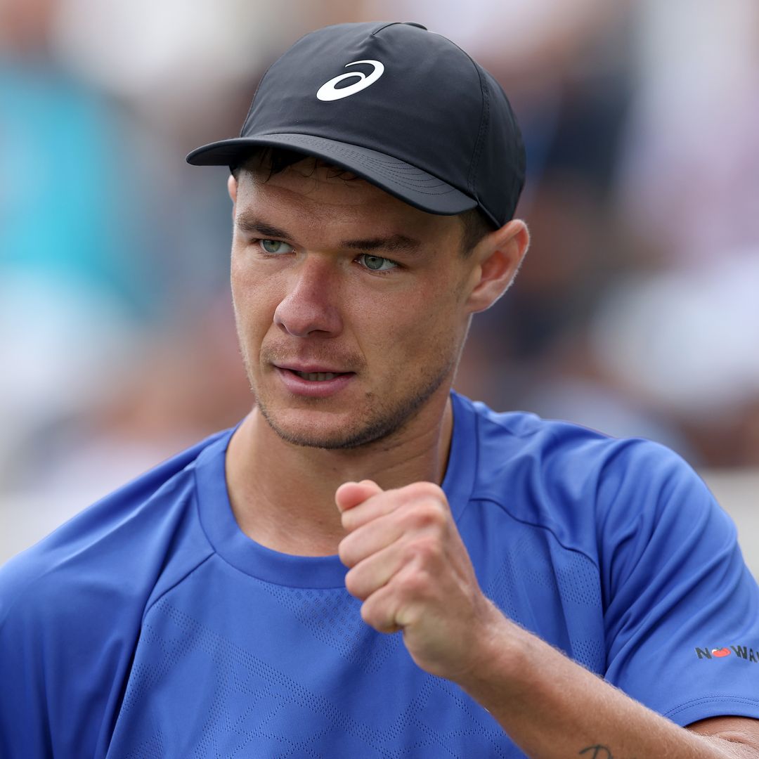 Tennis star Kamil Majchrzak responds after grown man steals hat he gifted to young fan
