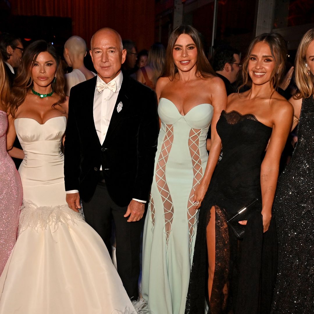 Jeff Bezos and Lauren Sánchez Bezos' wedding had guests crying, Jessica Alba winning as 'best dancer', and more