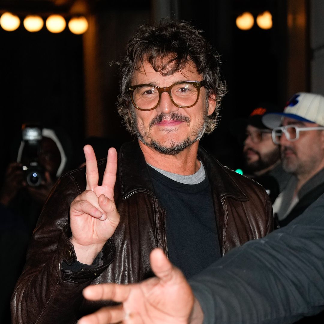 Pedro Pascal poses with the cast of 'Fantastic Four': First look