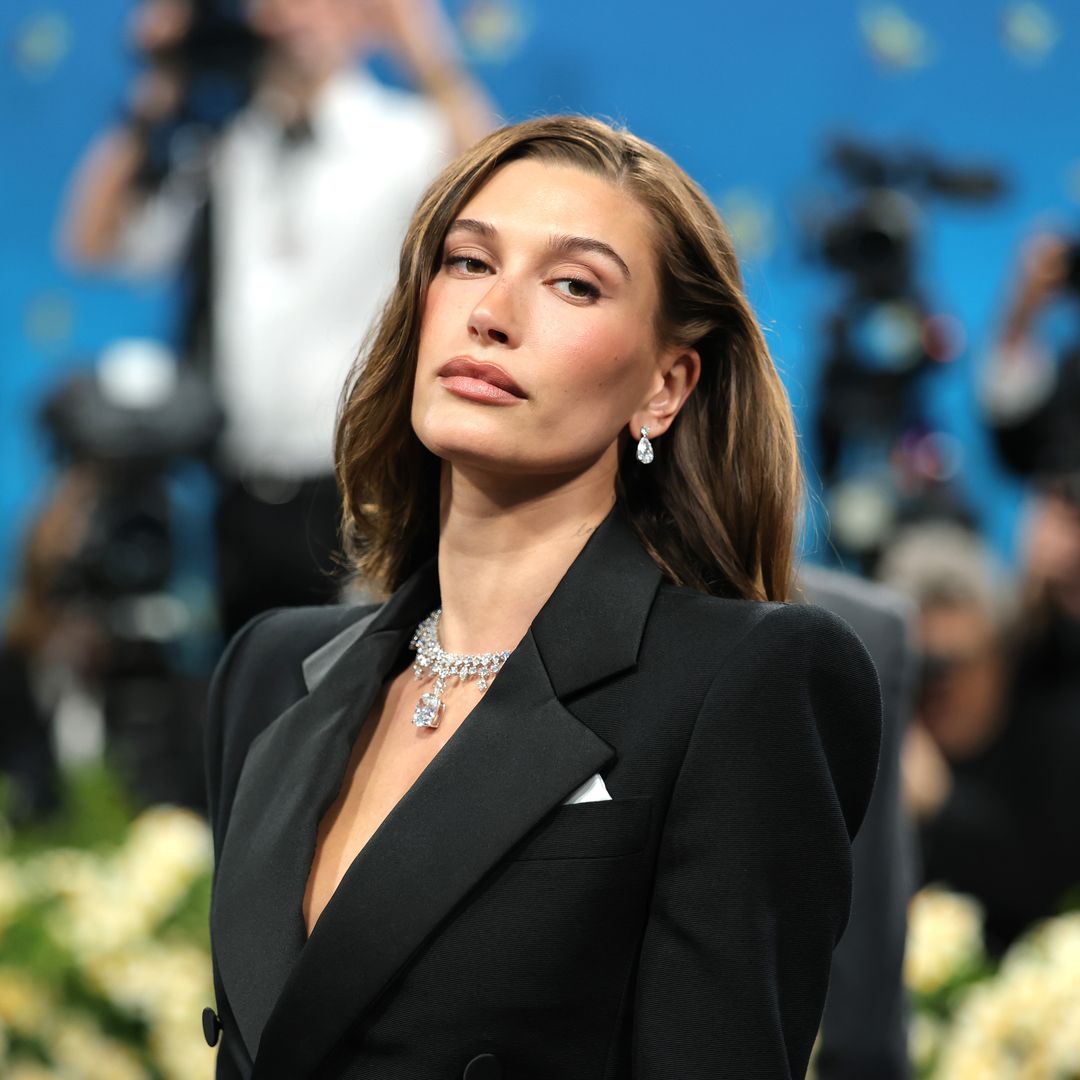 Hailey Bieber drops a sultry bedroom selfie as she and Justin Bieber present a united front