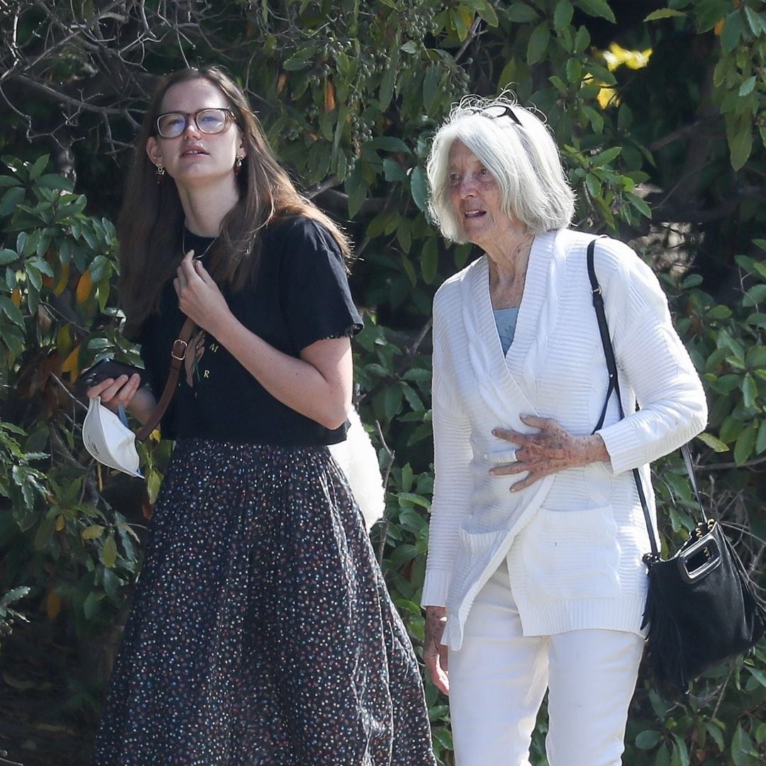 Violet Affleck kicks off summer with her grandma after headline-making first year at college