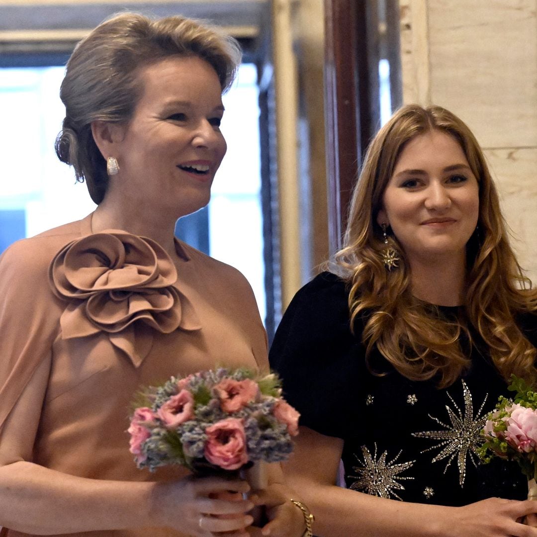 Royal makes detour to see her daughter on college campus