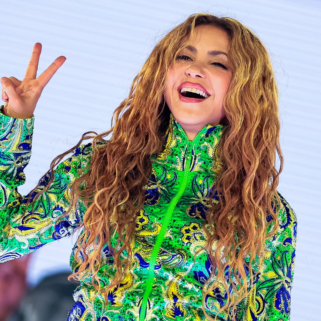 Shakira teaches her sons and their friends how to wakeboard [PHOTOS]