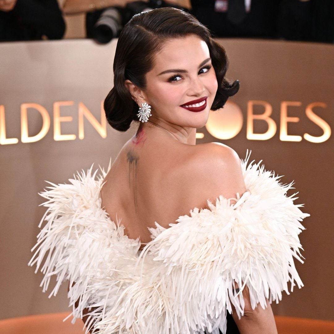 Selena Gomez’s wet-look bob, sultry smoky eye, and bronze nails are winter’s hottest beauty moment