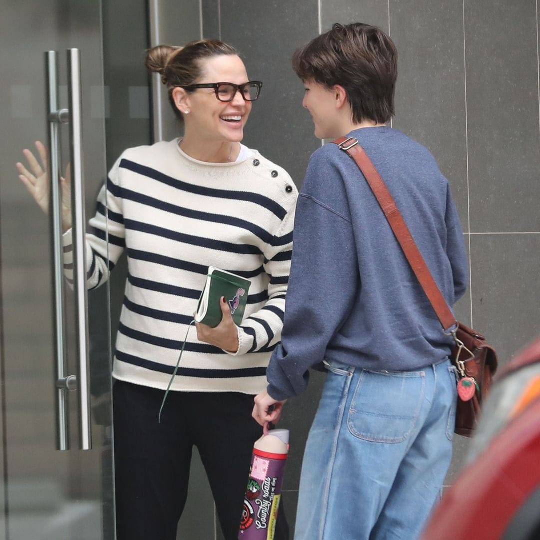 Jennifer Garner elevates her eco-status in a brand new electric minivan