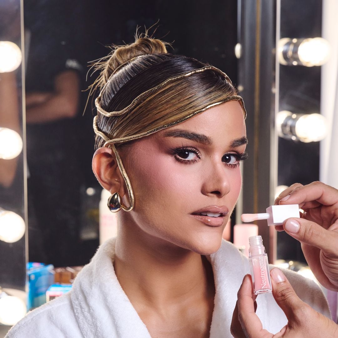 Clarissa Molina’s red carpet glow: Step by step behind the scenes at Premios Juventud 2025