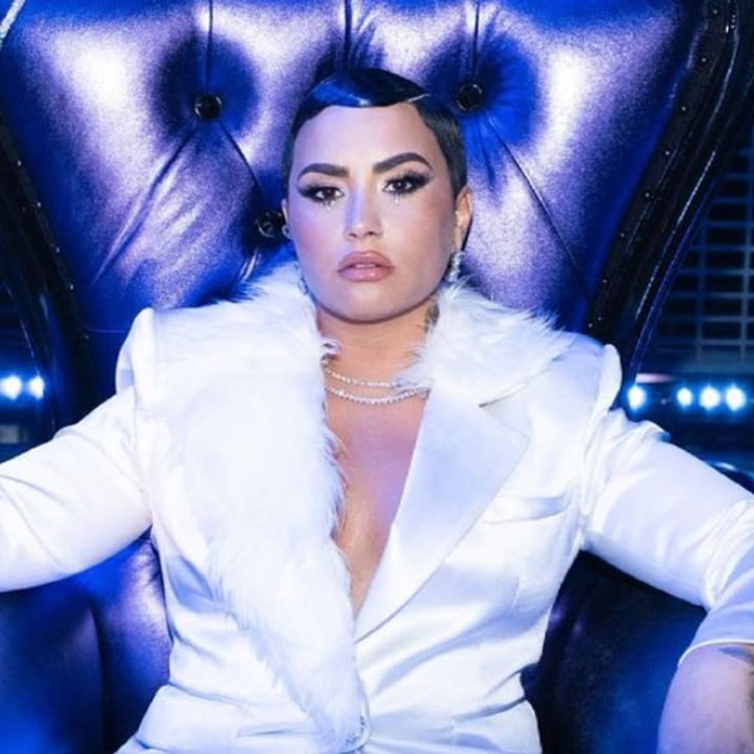Demi Lovato shares bathtub selfie and opens up about self-acceptance