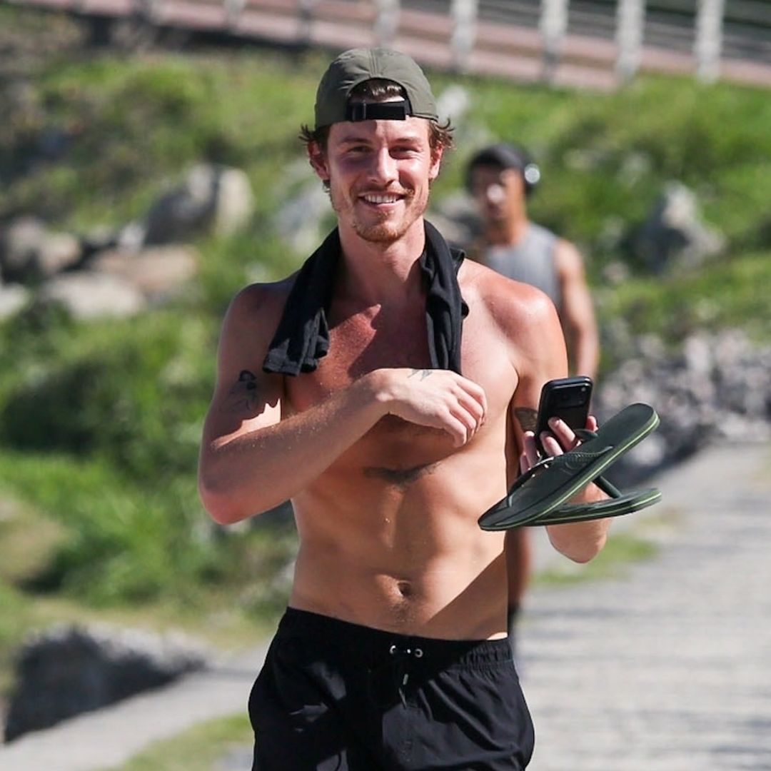 Shawn Mendes soaks up the sun during shirtless walk on Rio de Janeiro beach