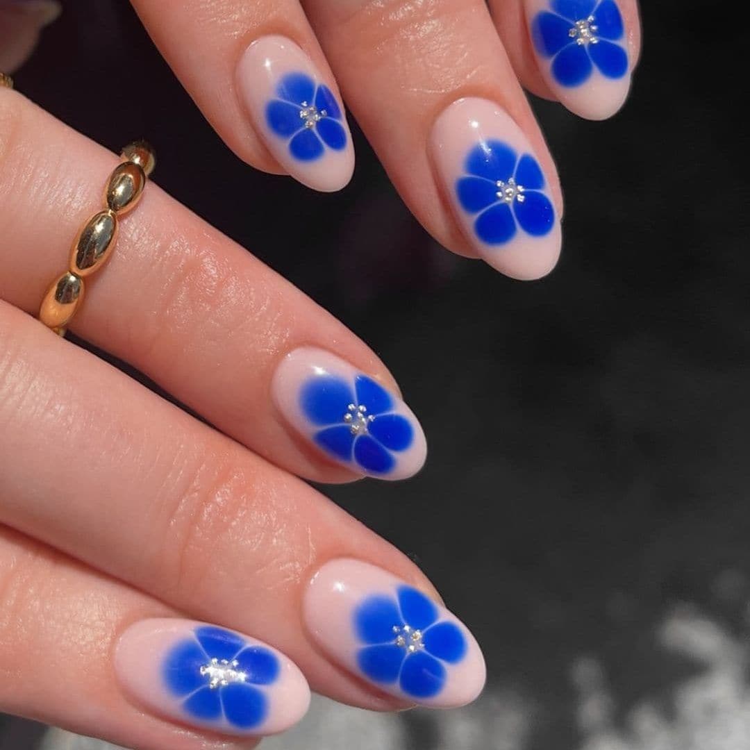 Almond manicure: The trendy nail shape that enhances your hands
