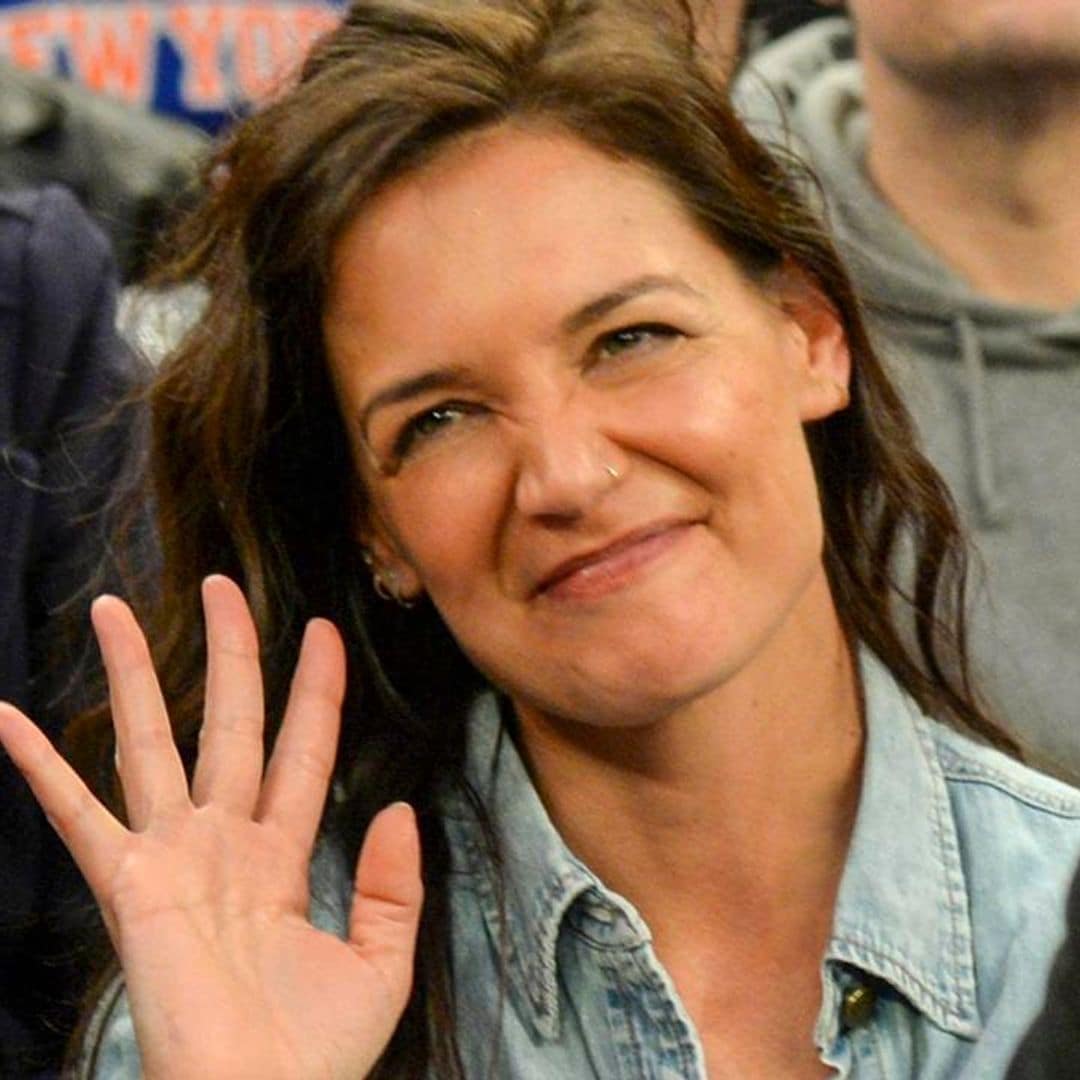 Katie Holmes happily waves at fans in Madison Square Garden during New York Knicks game