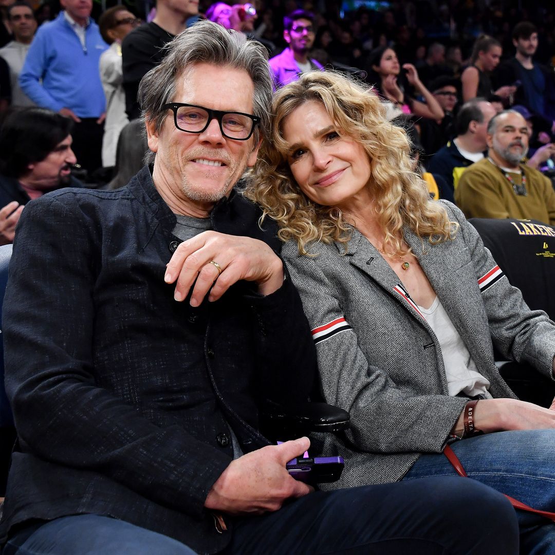 Kevin Bacon and Kyra Sedgwick attend a basketball game between the Los Angeles Lakers and the New York Knicks 